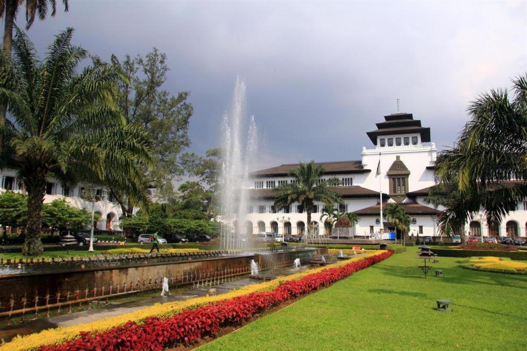Kytos Hotel Bandung Exterior foto
